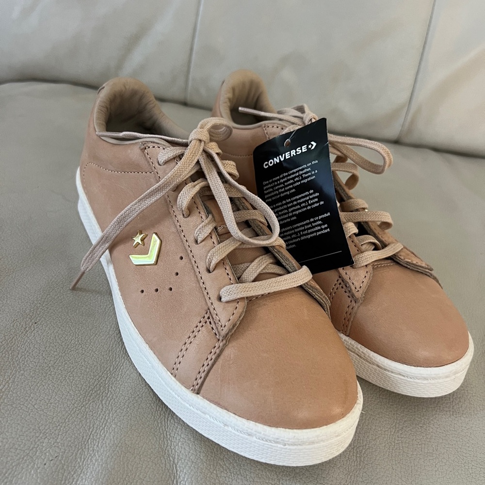 Converse Women's Beige Sneakers unisex